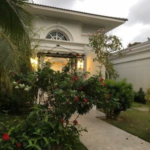 Meet your Posher, Helen